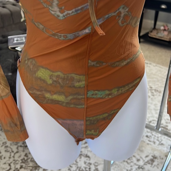 Skims swimsuit/bodysuit - Picture 3 of 9